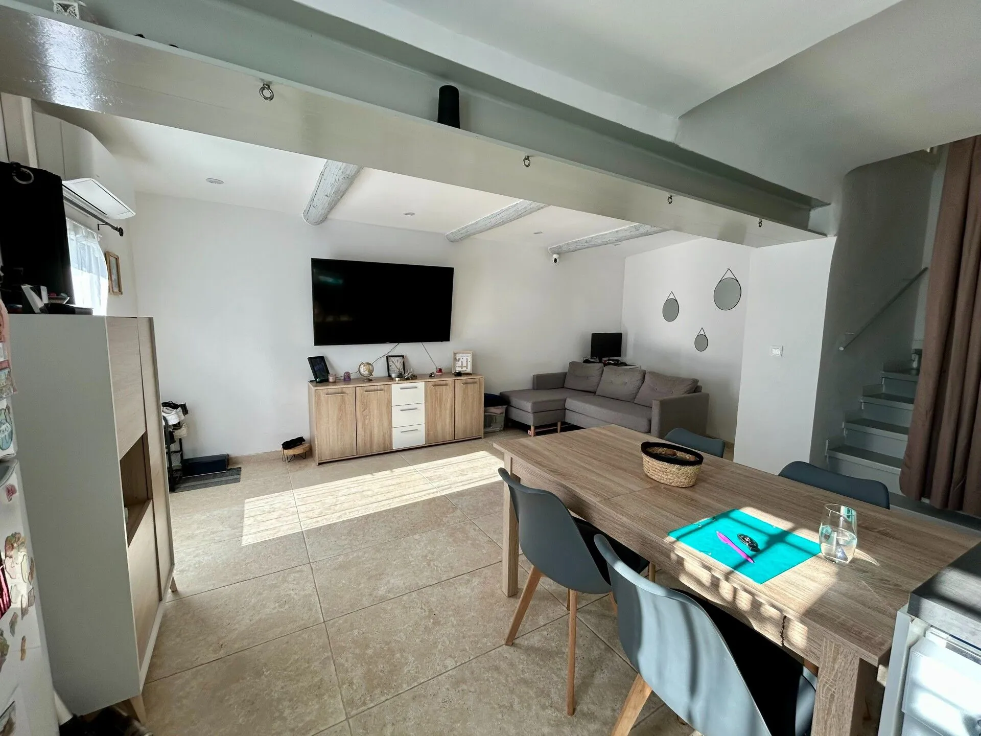 Maison rénovée de 62 m² à Cabrières d'Aigues - Calme et ensoleillée 