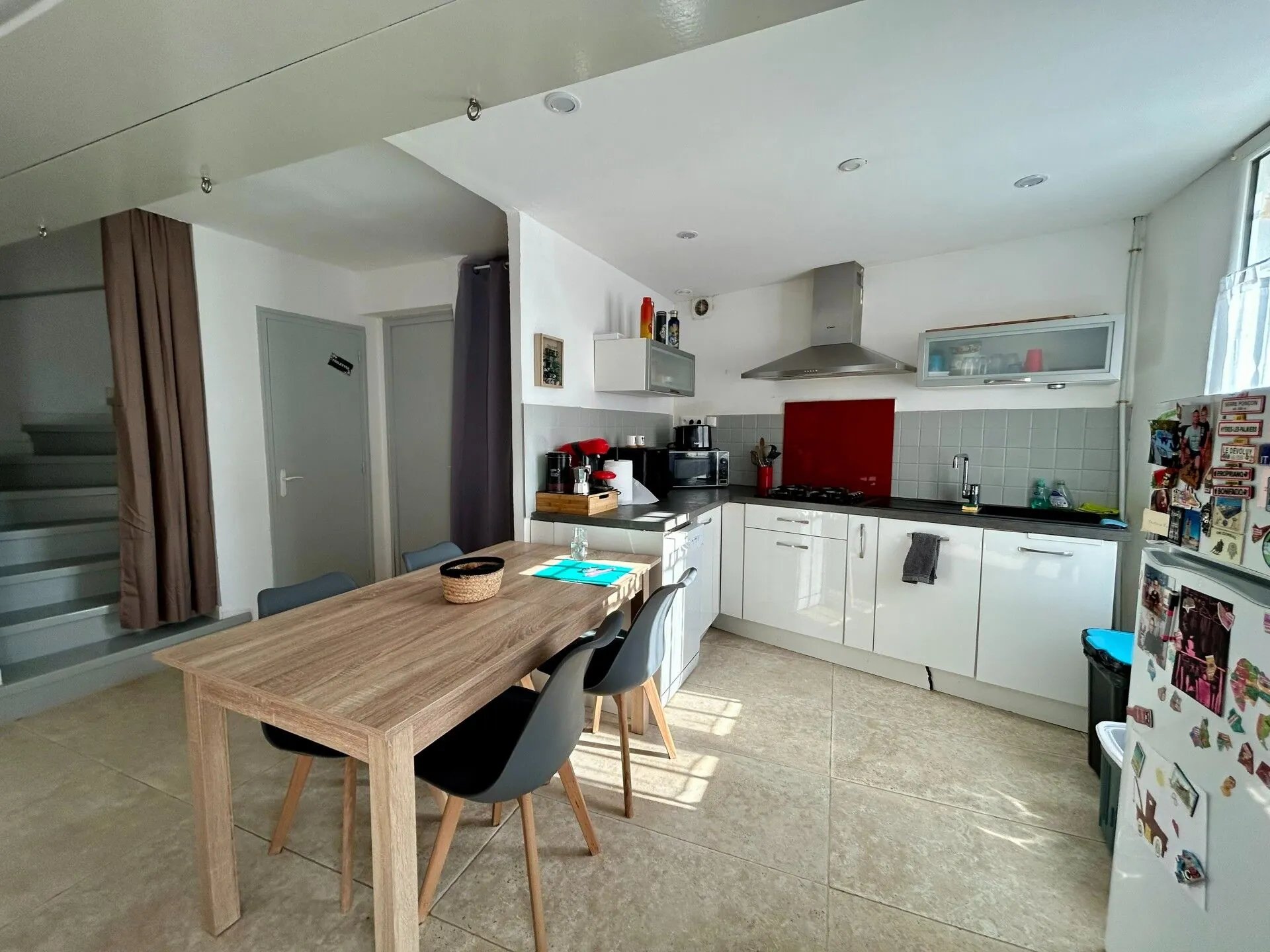 Maison rénovée de 62 m² à Cabrières d'Aigues - Calme et ensoleillée 