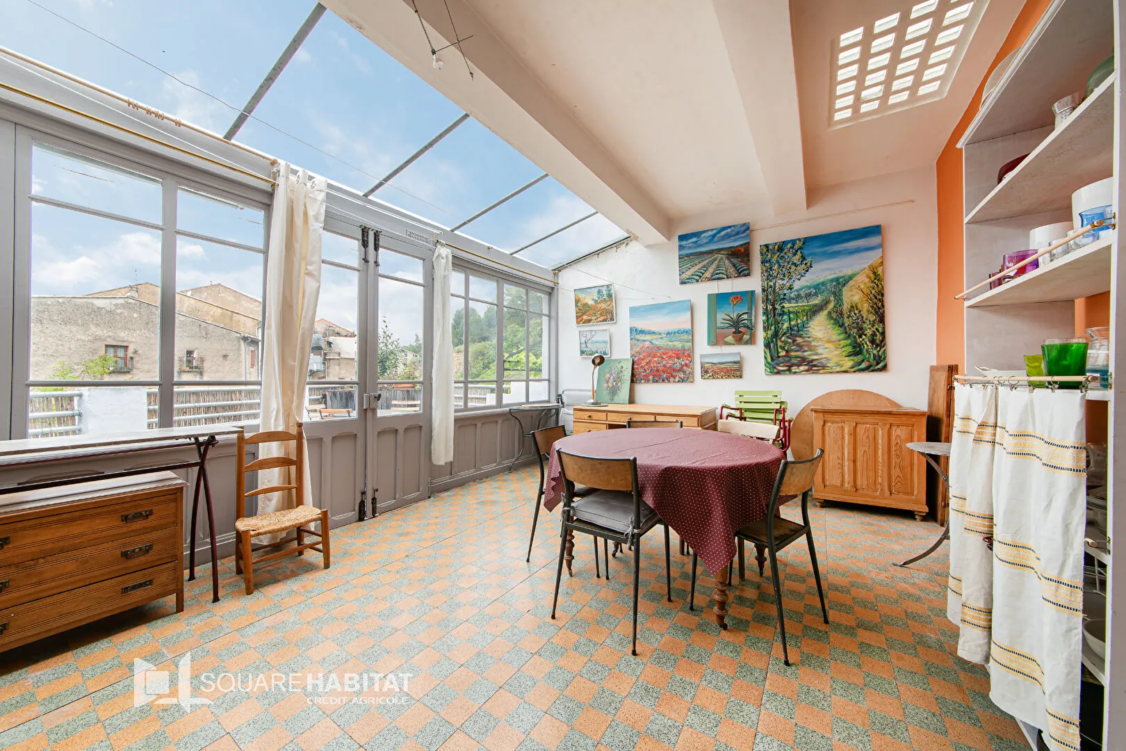 Maison lumineuse à Apt de 240m² avec deux terrasses et vue dégagée 