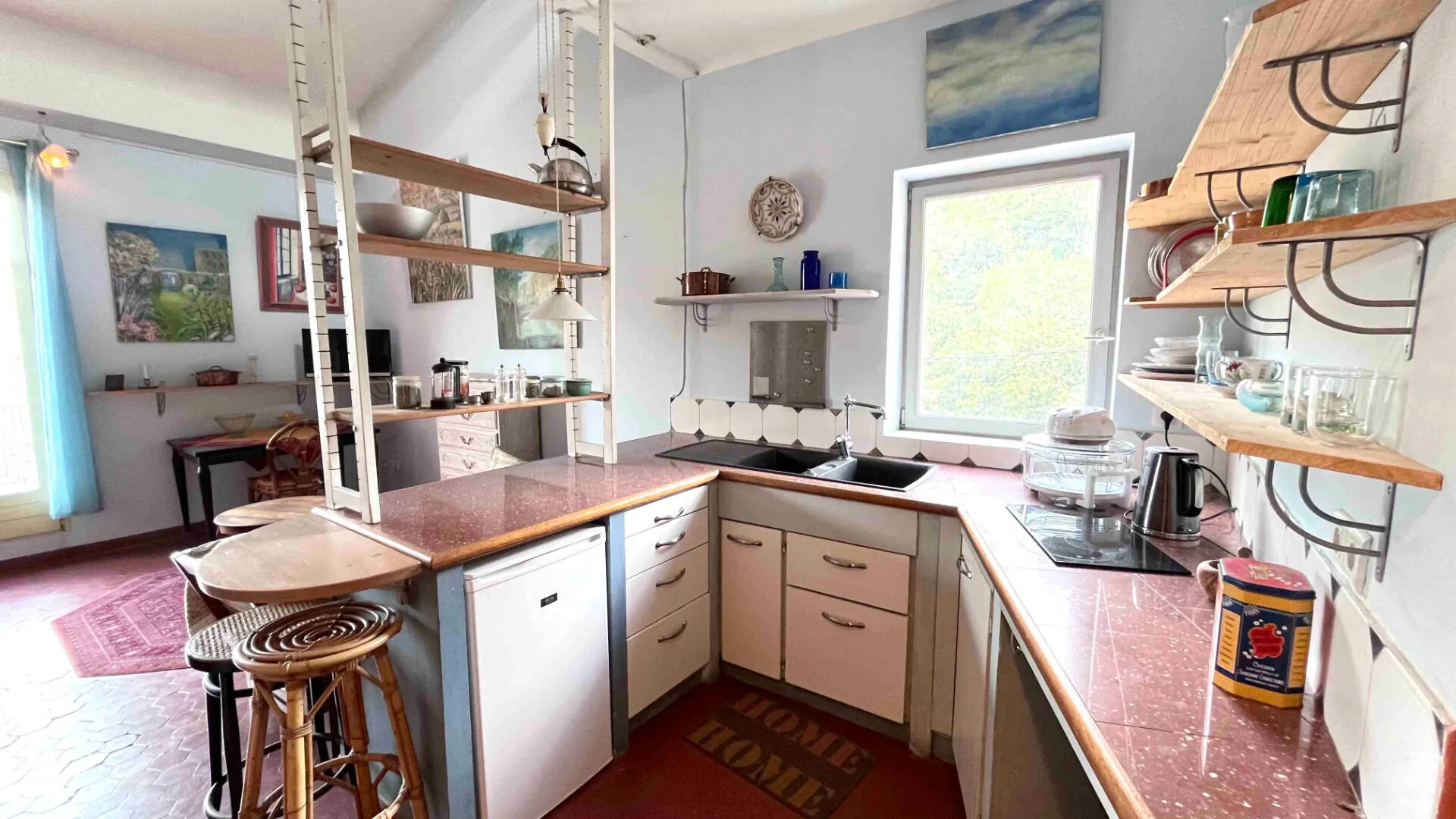 Maison lumineuse à Apt de 240m² avec deux terrasses et vue dégagée 