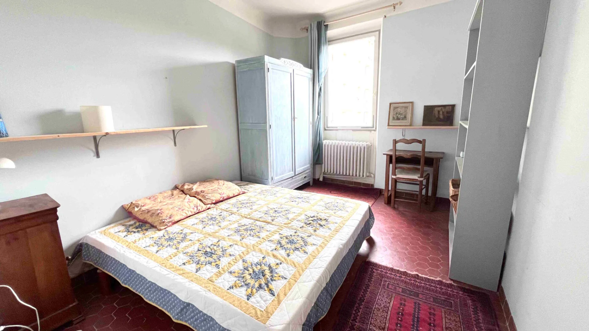 Maison lumineuse à Apt de 240m² avec deux terrasses et vue dégagée 