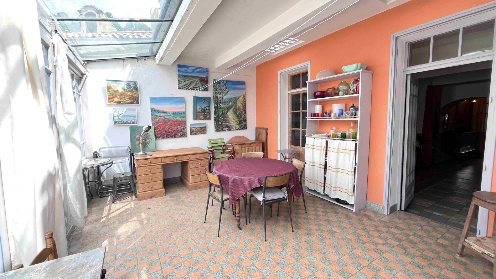 Maison lumineuse à Apt de 240m² avec deux terrasses et vue dégagée 