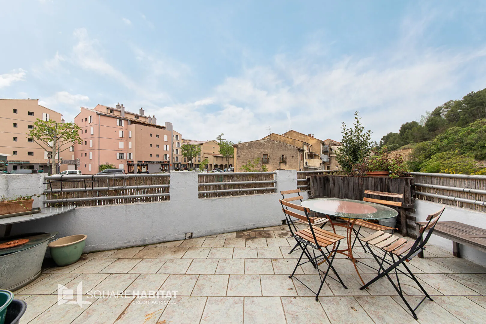 Maison lumineuse à Apt de 240m² avec deux terrasses et vue dégagée 