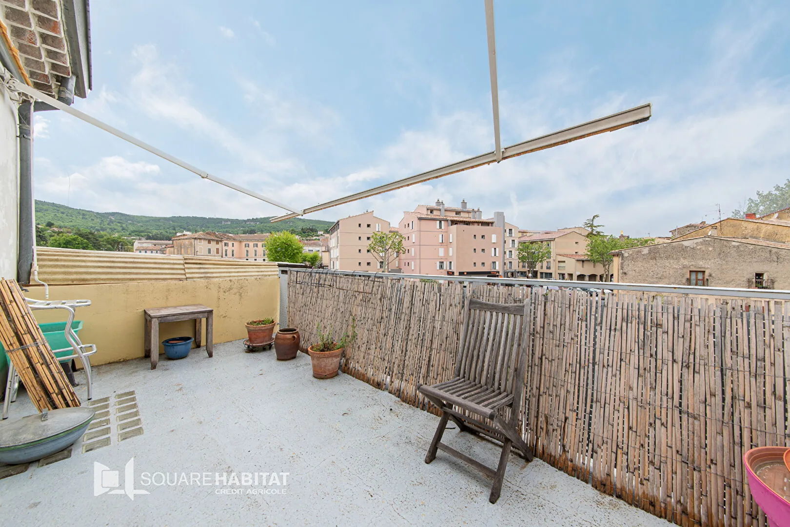 Maison lumineuse à Apt de 240m² avec deux terrasses et vue dégagée 