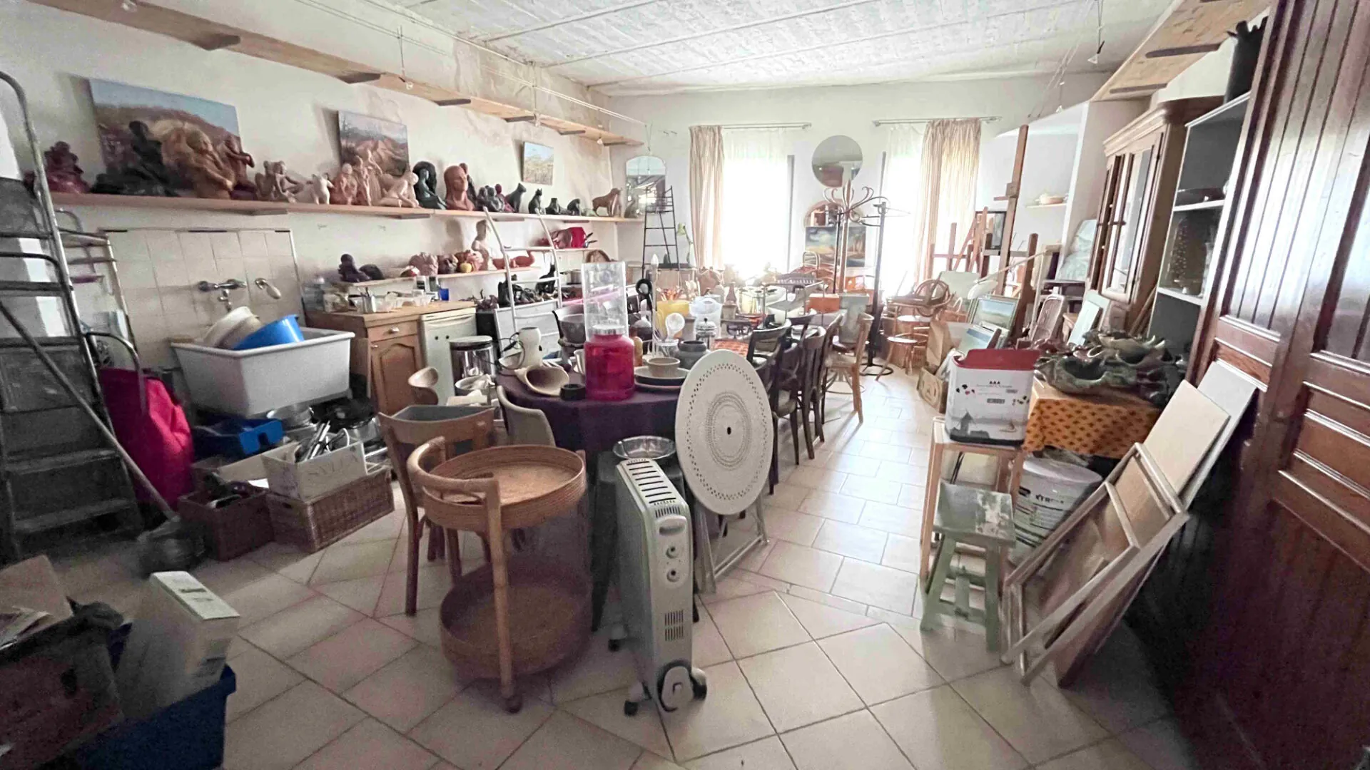 Maison lumineuse à Apt de 240m² avec deux terrasses et vue dégagée 
