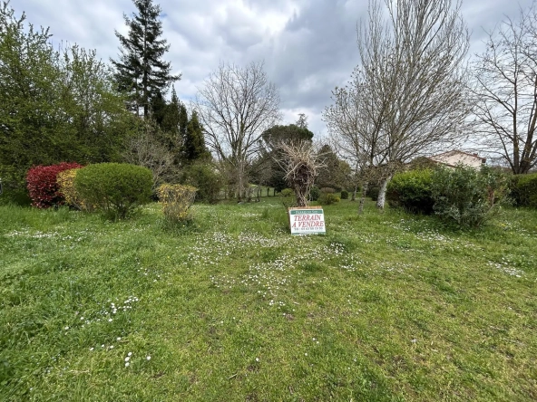 Terrain constructible de 805 m² à Albi dans le quartier de la Maladrerie
