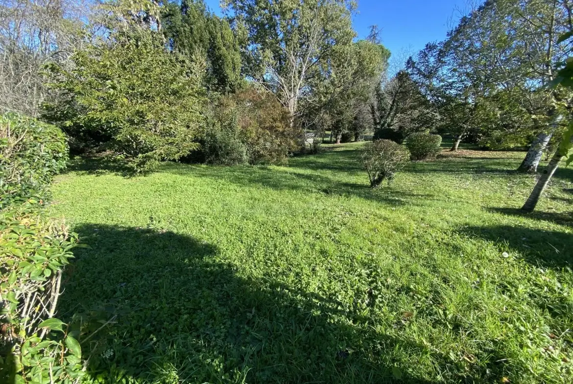 Terrain constructible de 805 m² à Albi dans le quartier de la Maladrerie 
