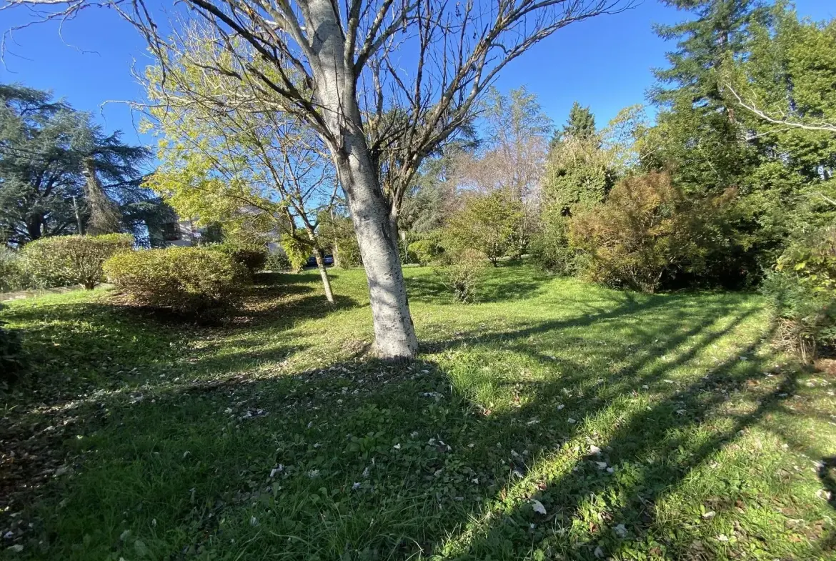 Terrain constructible de 805 m² à Albi dans le quartier de la Maladrerie 