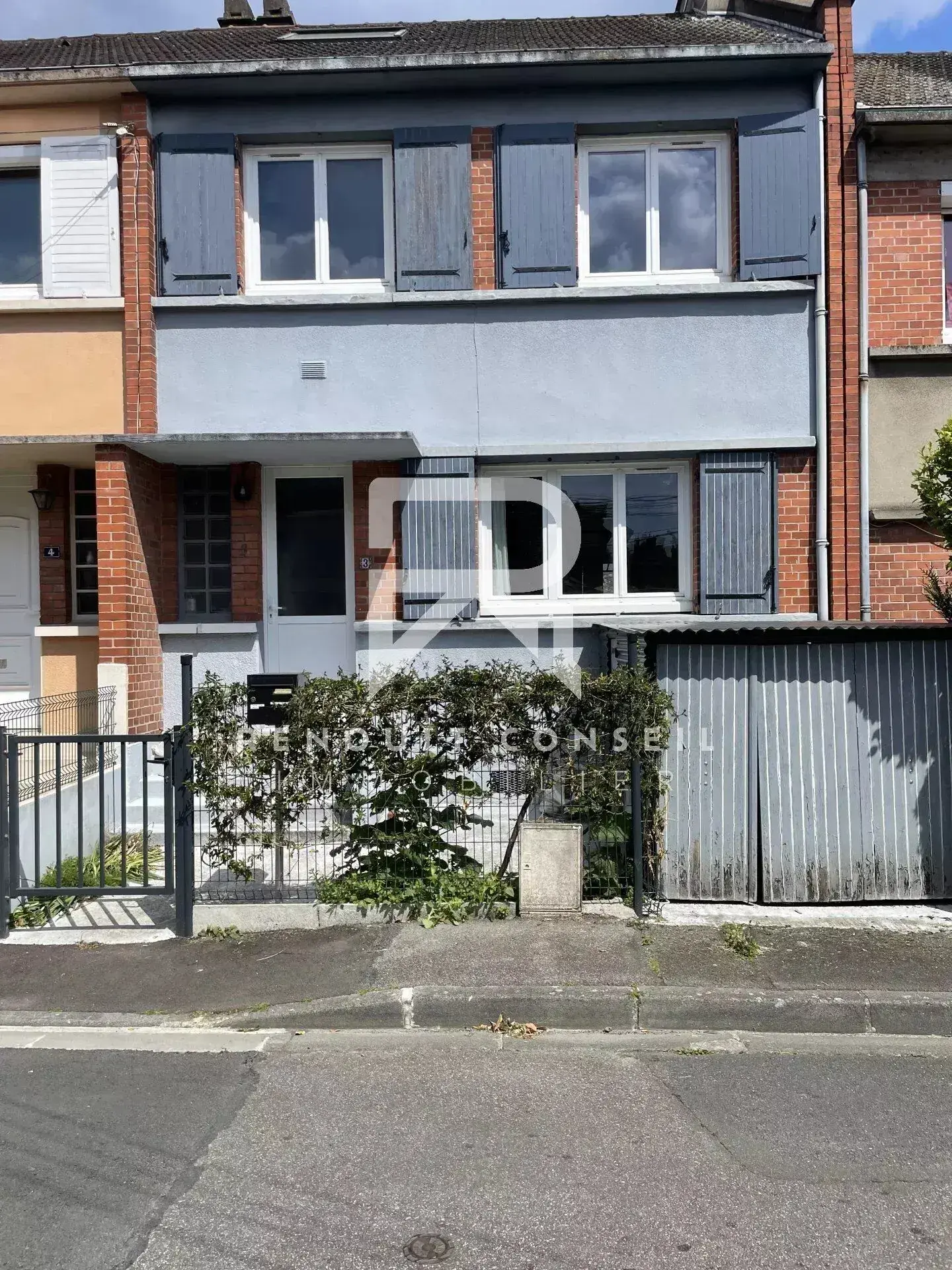 Maison rénovée avec 3 chambres à Sotteville-lès-Rouen - Calme et proximité commerces 
