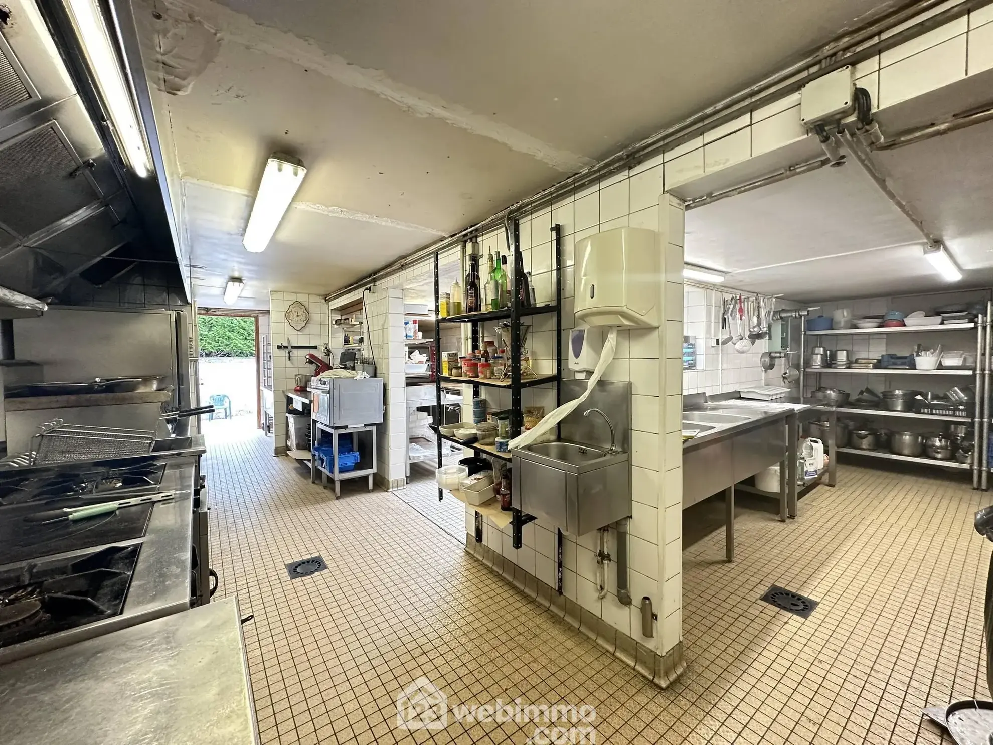 Fonds de commerce de 235 m² à vendre à Laon avec licence 4 