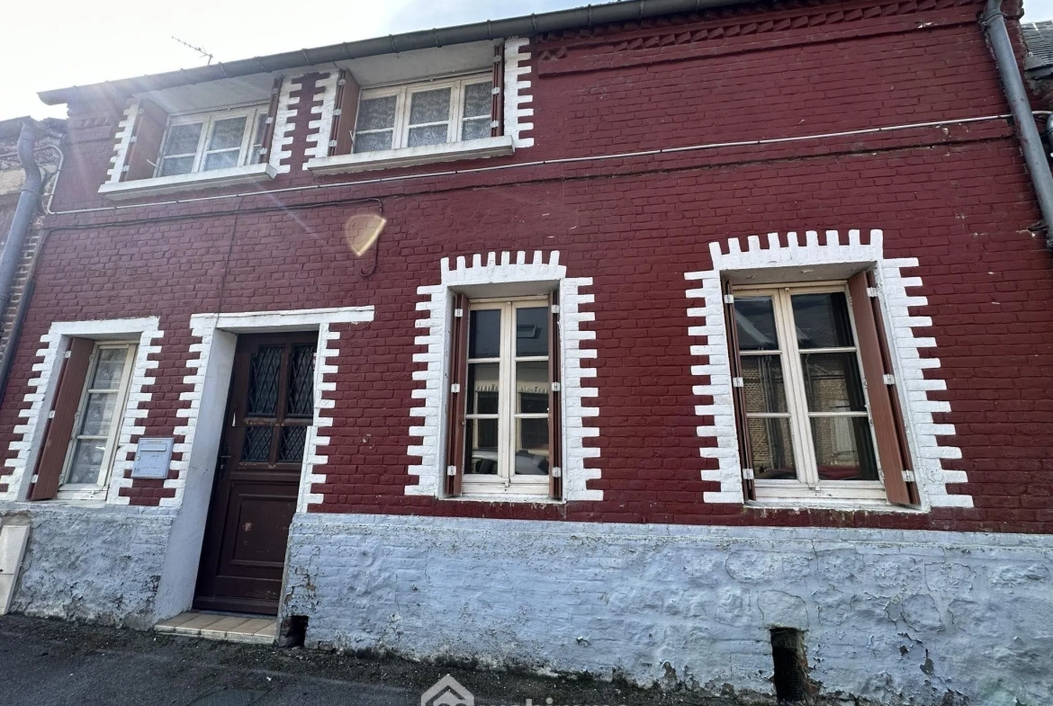 Maison à rénover de 103 m² à Crécy-sur-Serre avec potentiel de dépendances et terrain clos 
