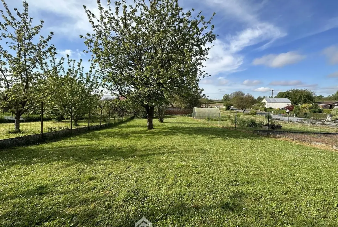 Maison à rénover de 103 m² à Crécy-sur-Serre avec potentiel de dépendances et terrain clos 