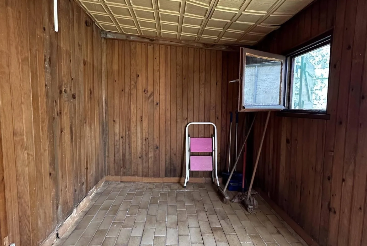 Maison à rénover de 103 m² à Crécy-sur-Serre avec potentiel de dépendances et terrain clos 