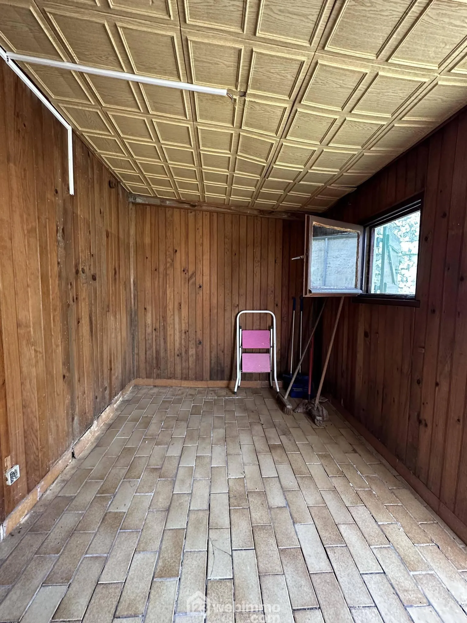 Maison à rénover de 103 m² à Crécy-sur-Serre avec potentiel de dépendances et terrain clos 