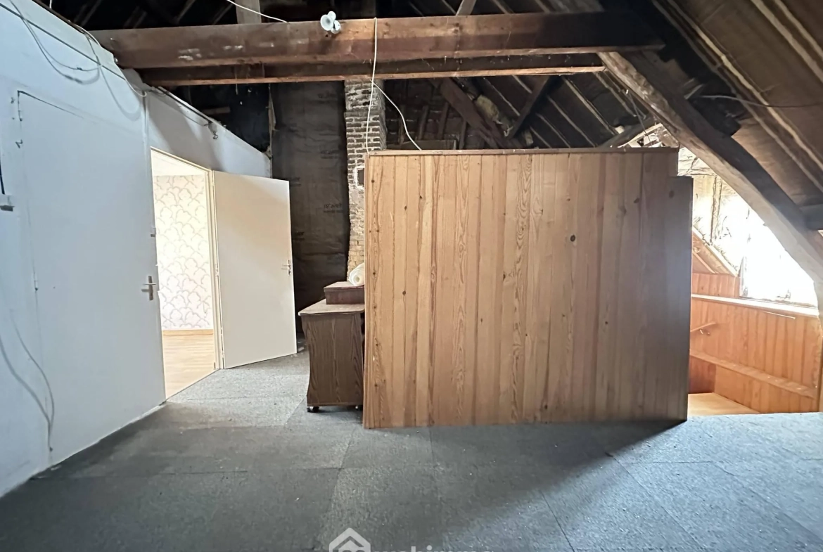 Maison à rénover de 103 m² à Crécy-sur-Serre avec potentiel de dépendances et terrain clos 