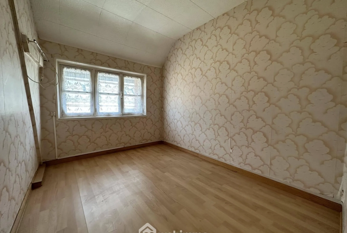 Maison à rénover de 103 m² à Crécy-sur-Serre avec potentiel de dépendances et terrain clos 