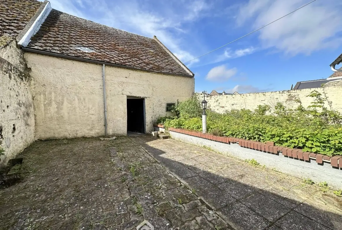 Maison à rénover de 103 m² à Crécy-sur-Serre avec potentiel de dépendances et terrain clos 