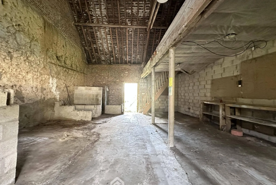 Maison à rénover de 103 m² à Crécy-sur-Serre avec potentiel de dépendances et terrain clos 