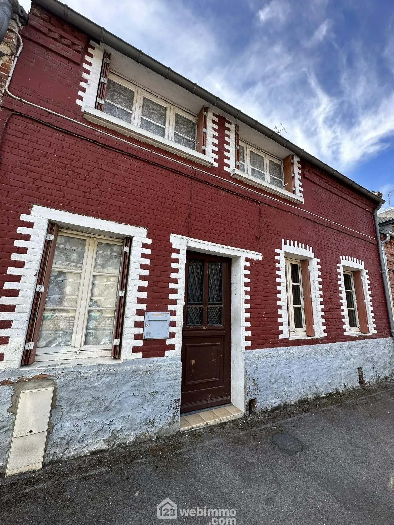 Maison à rénover de 103 m² à Crécy-sur-Serre avec potentiel de dépendances et terrain clos 