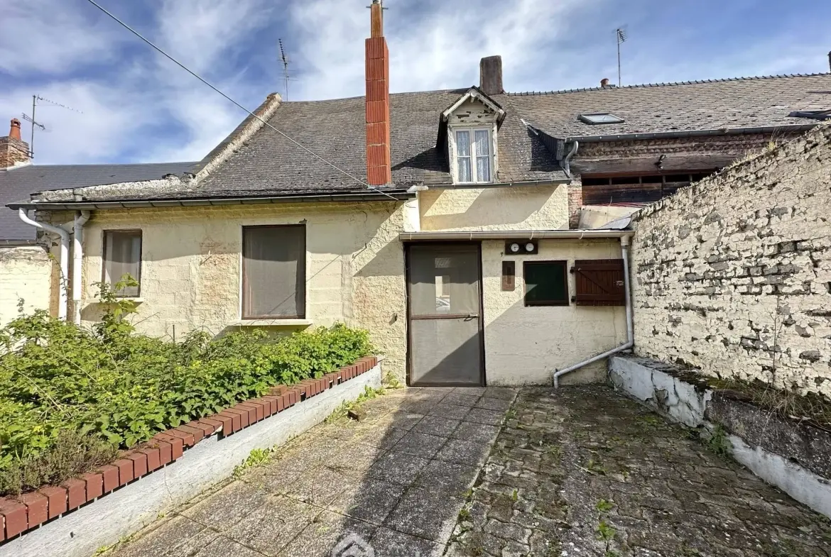 Maison à rénover de 103 m² à Crécy-sur-Serre avec potentiel de dépendances et terrain clos 