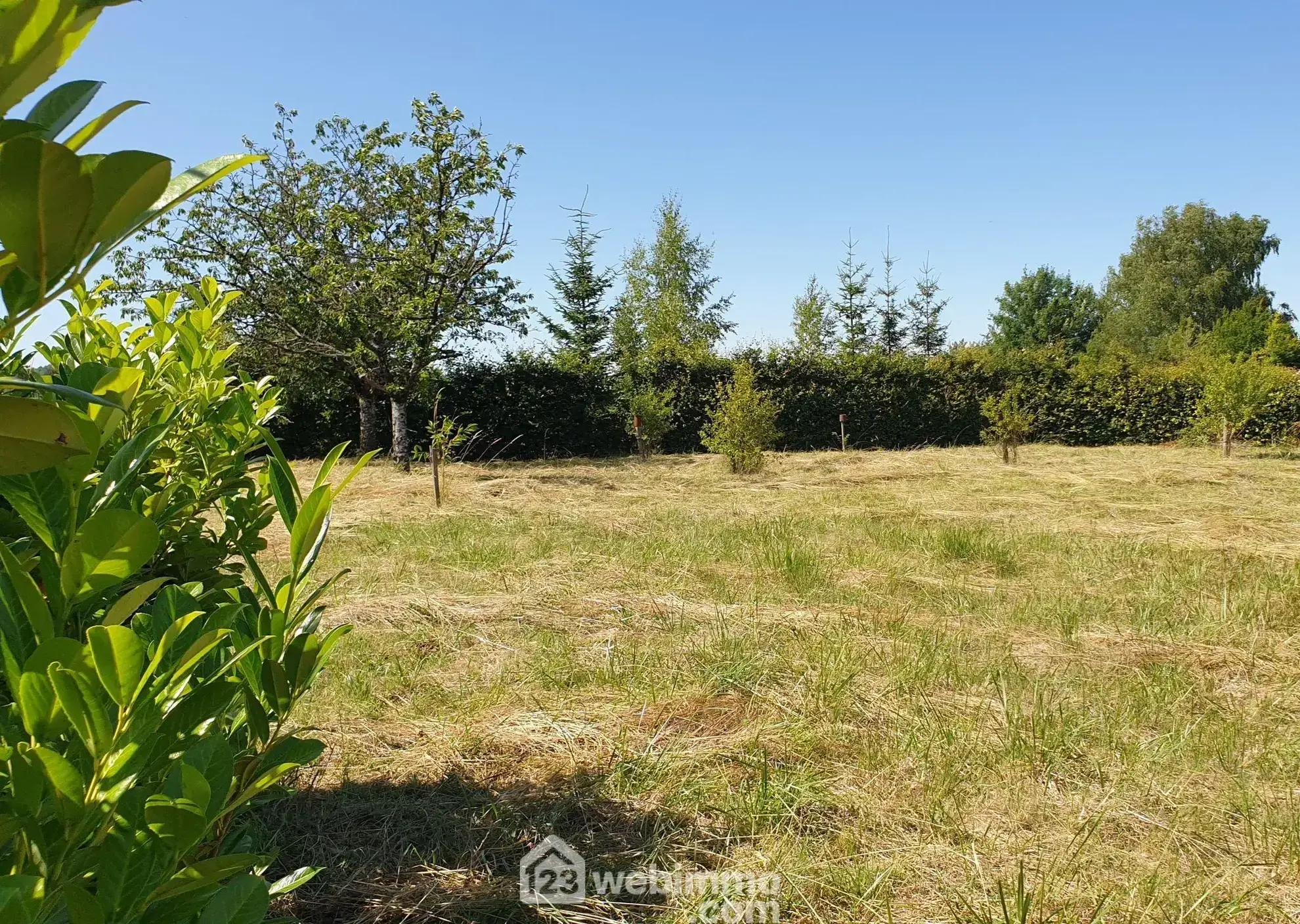 Terrain constructible de 1437 m² à Nixéville-Blercourt, proche Verdun et Bar-le-Duc 