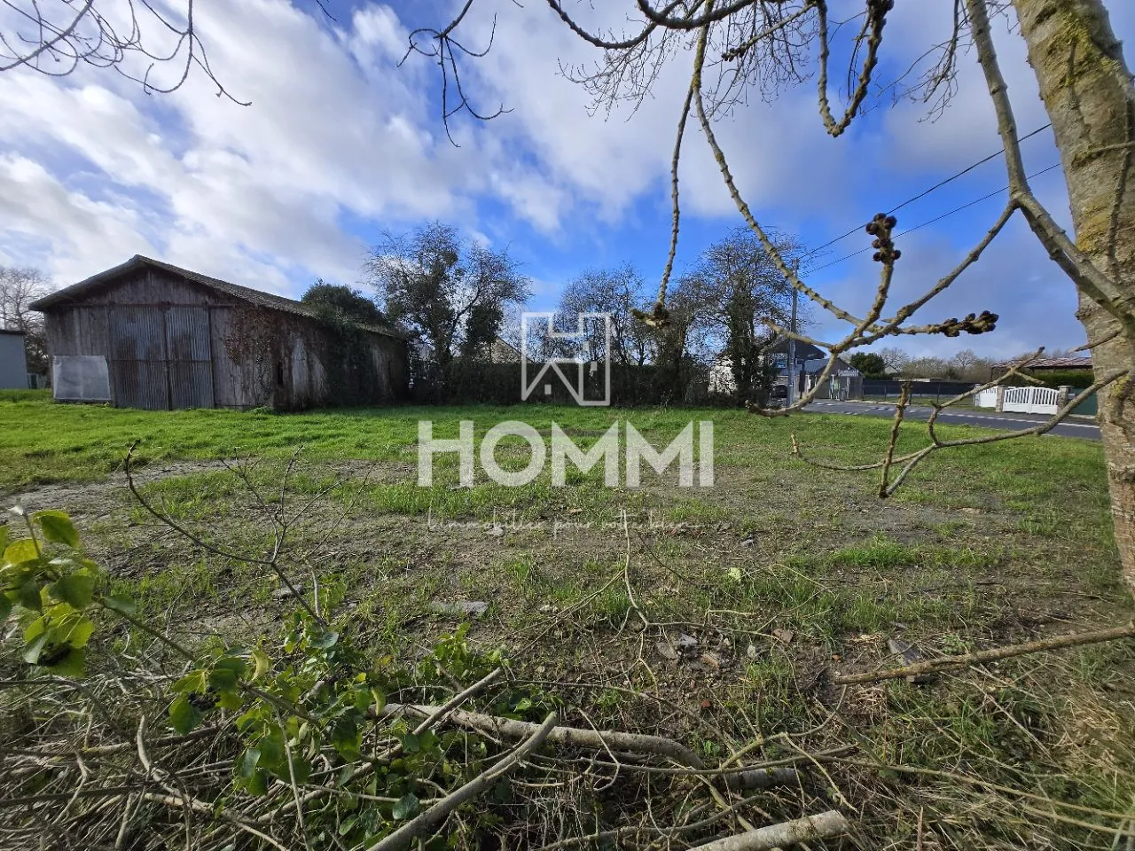 Terrain constructible de 631m² à vendre entre Ligné et Mouzeil, exposition sud 