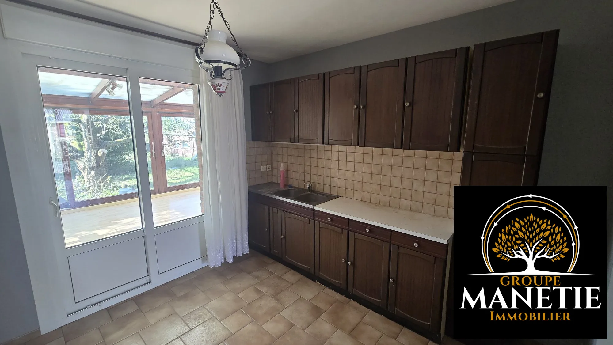 Maison individuelle à Lécluse - 85 m², jardin et garage, à rénover 
