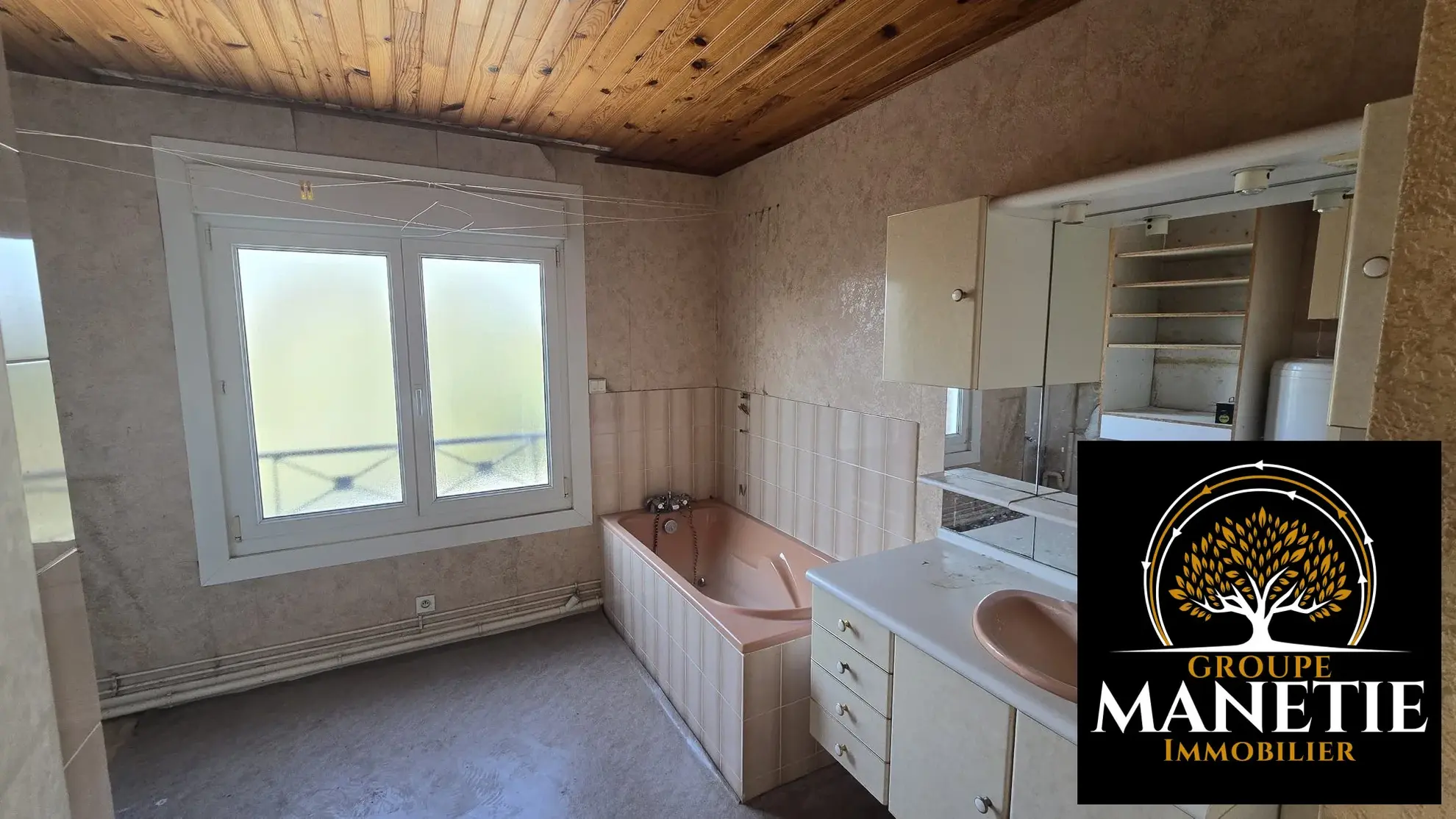 Maison individuelle à Lécluse - 85 m², jardin et garage, à rénover 
