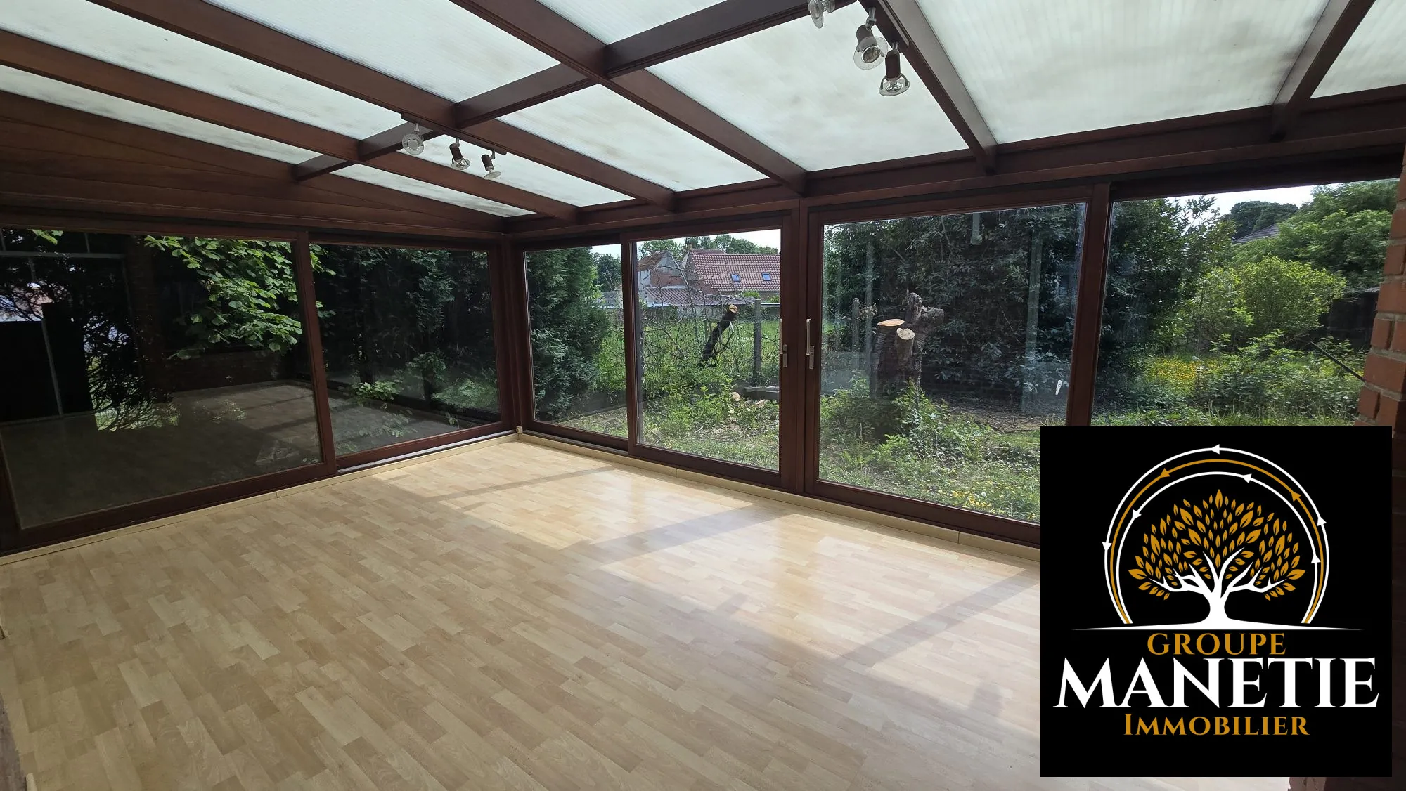 Maison individuelle à Lécluse - 85 m², jardin et garage, à rénover 
