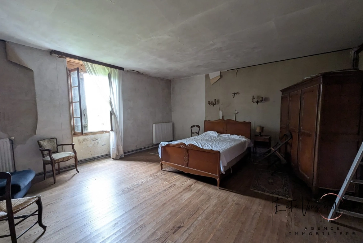 Ensemble immobilier à rénover avec dépendances près de Monségur 