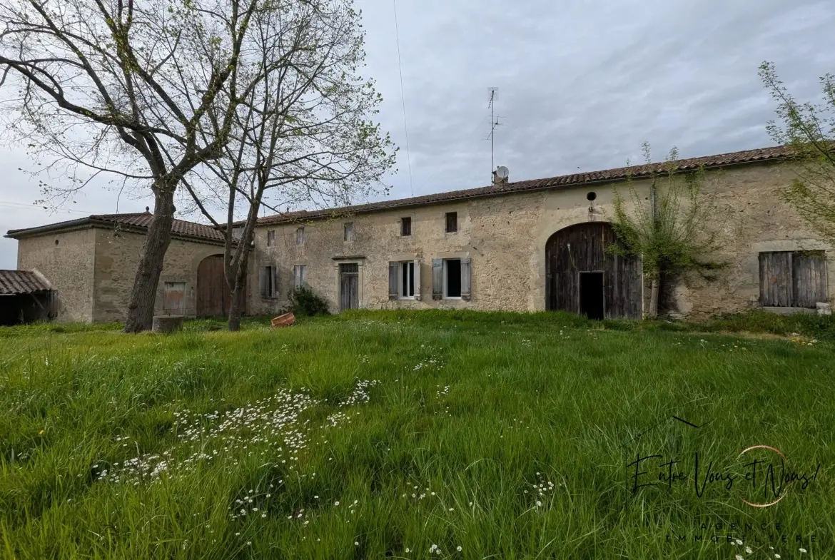 Ensemble immobilier à rénover avec dépendances près de Monségur 