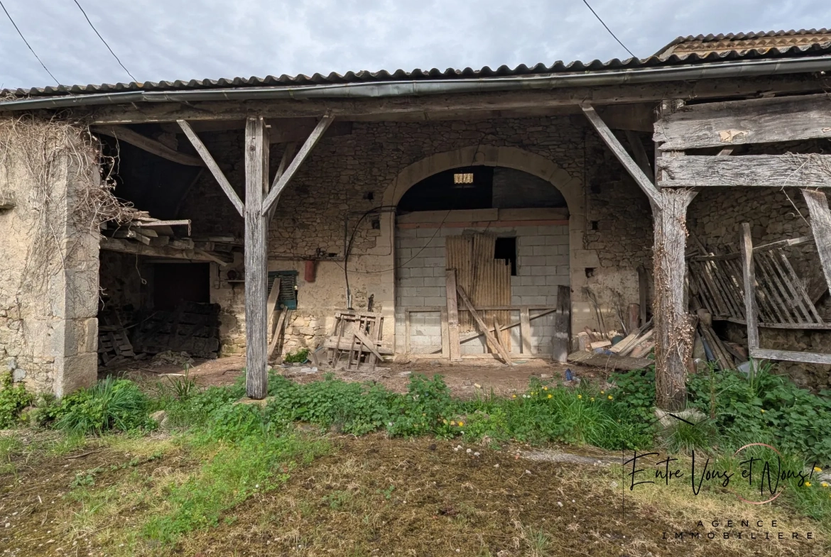 Ensemble immobilier à rénover avec dépendances près de Monségur 