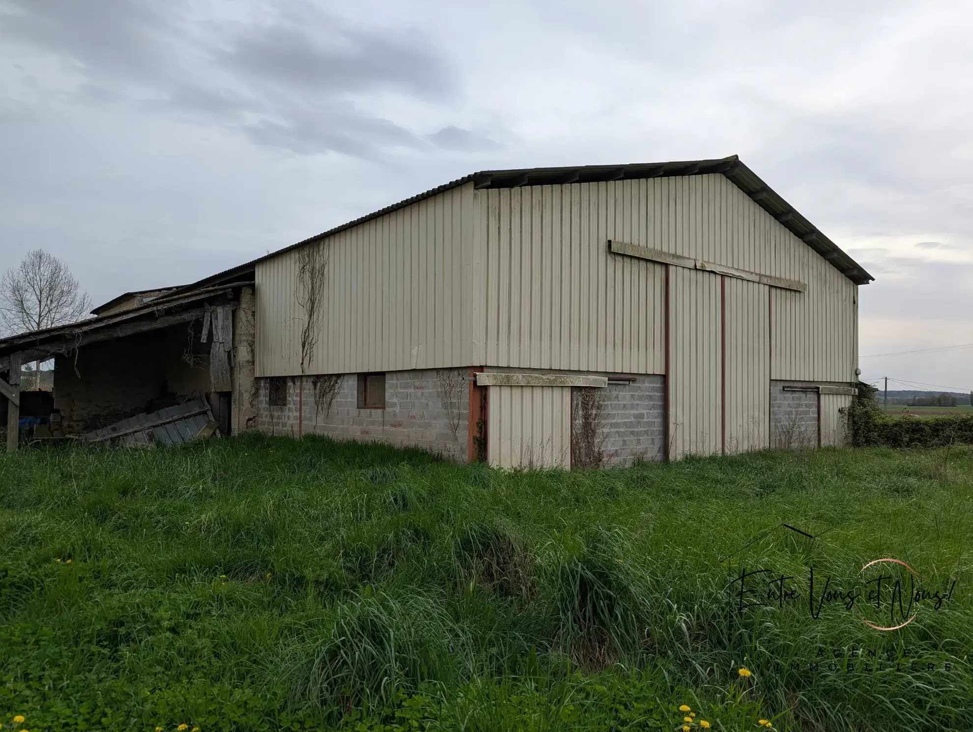 Ensemble immobilier à rénover avec dépendances près de Monségur 