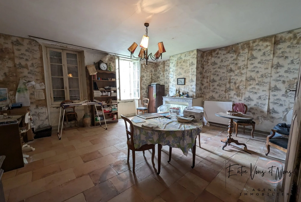Ensemble immobilier à rénover avec dépendances près de Monségur 