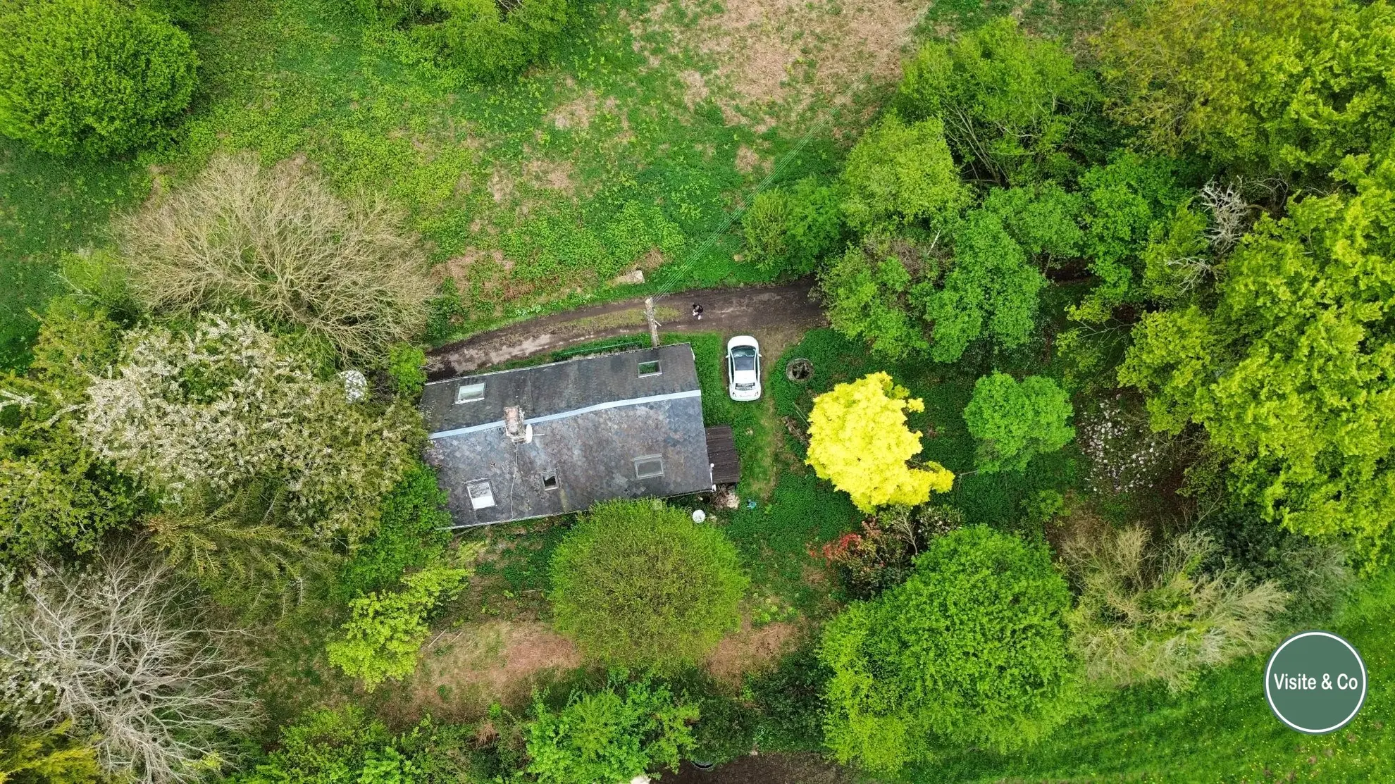 Maison à rénover à Putanges-le-Lac, cadre naturel privilégié avec terrain de 1177 m² 