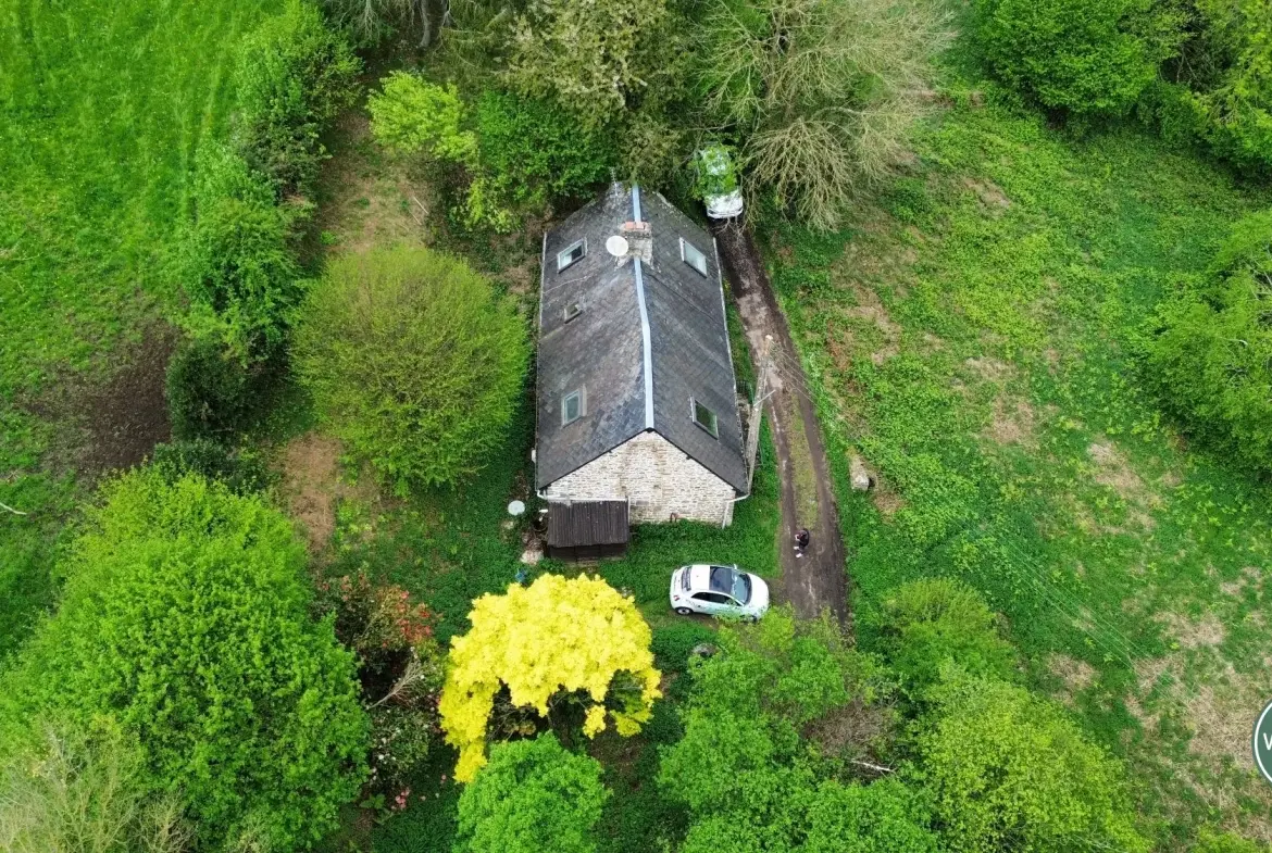 Maison à rénover à Putanges-le-Lac, cadre naturel privilégié avec terrain de 1177 m² 