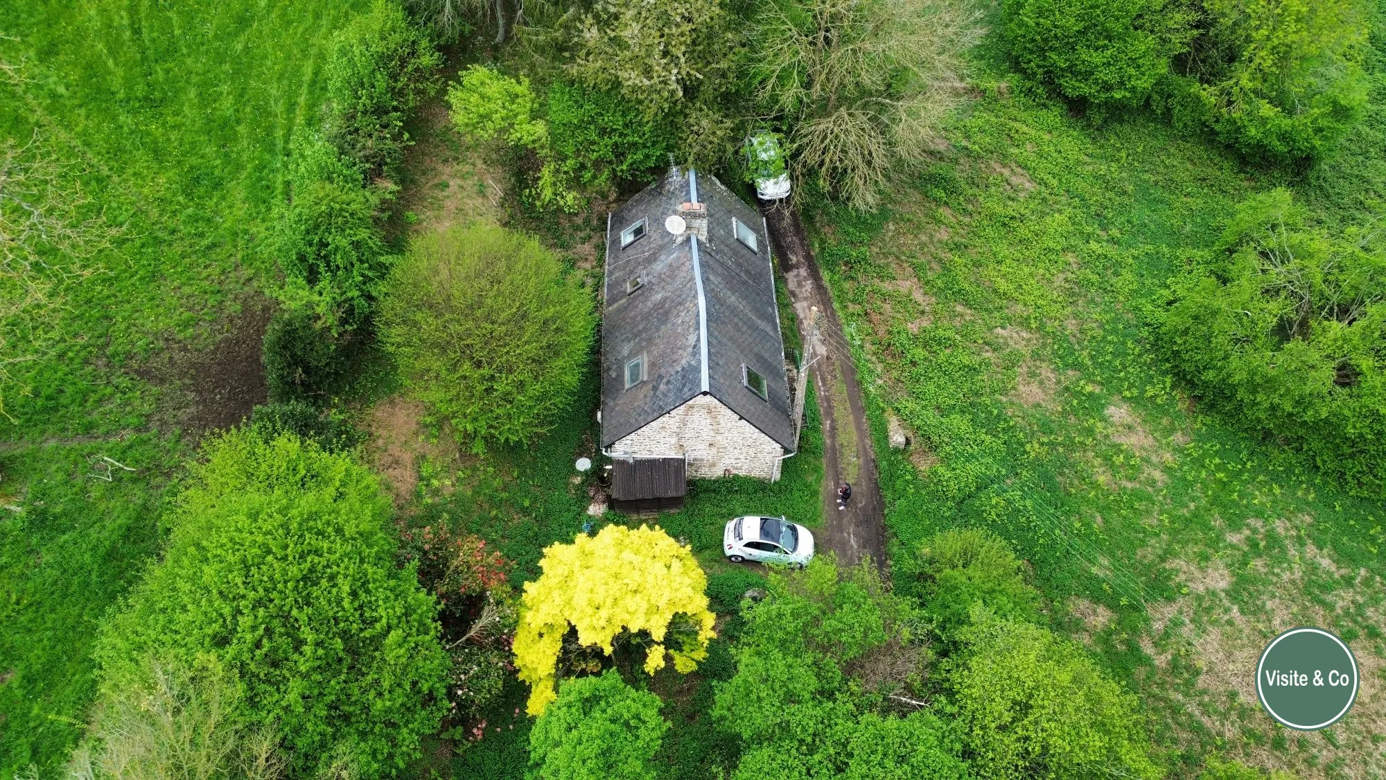 Maison à rénover à Putanges-le-Lac, cadre naturel privilégié avec terrain de 1177 m² 
