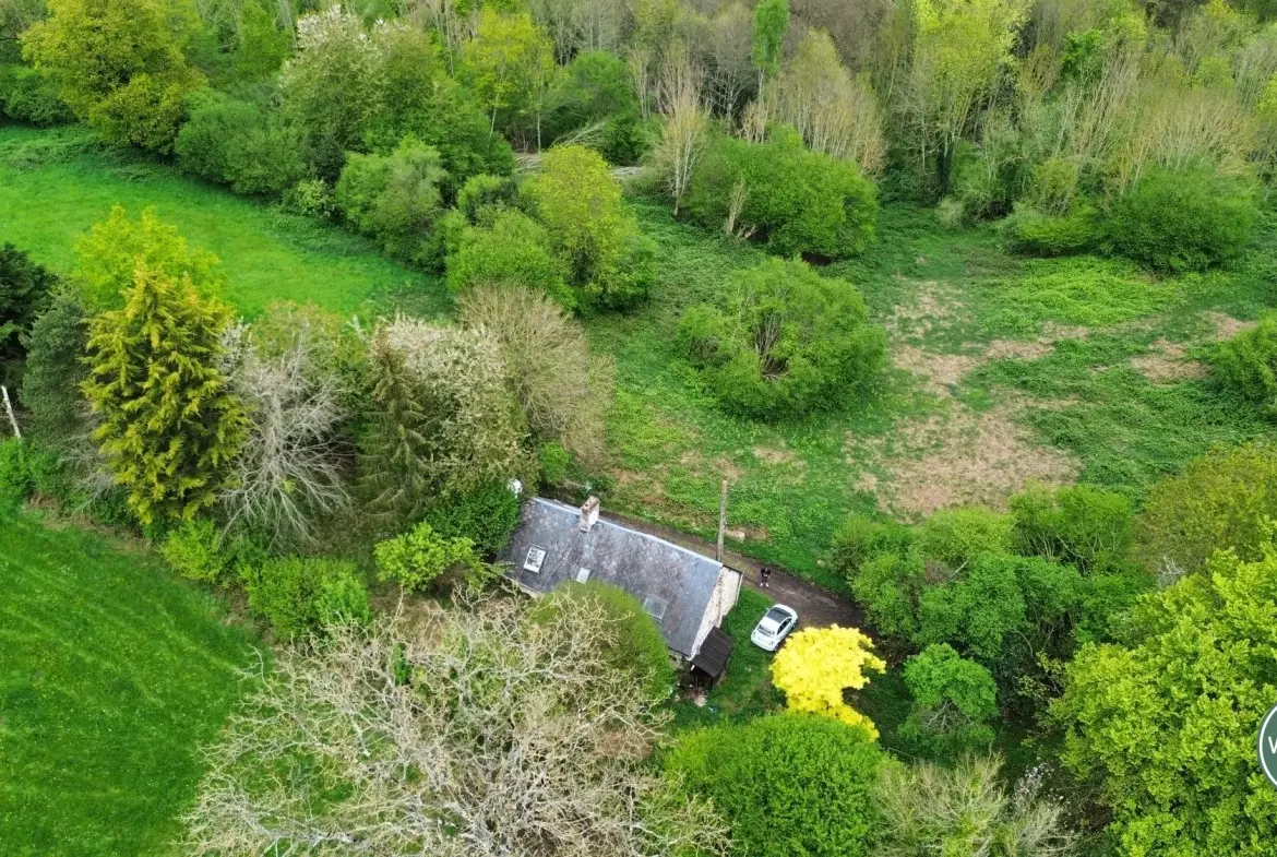 Maison à rénover à Putanges-le-Lac, cadre naturel privilégié avec terrain de 1177 m² 