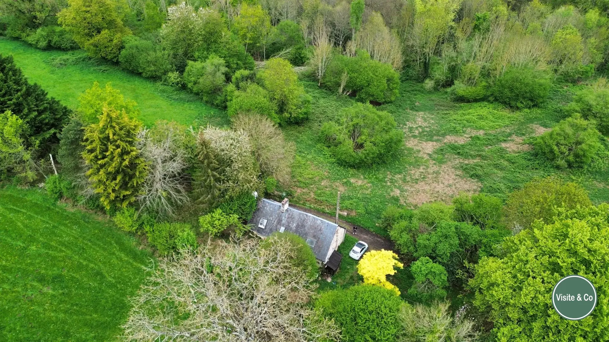 Maison à rénover à Putanges-le-Lac, cadre naturel privilégié avec terrain de 1177 m² 