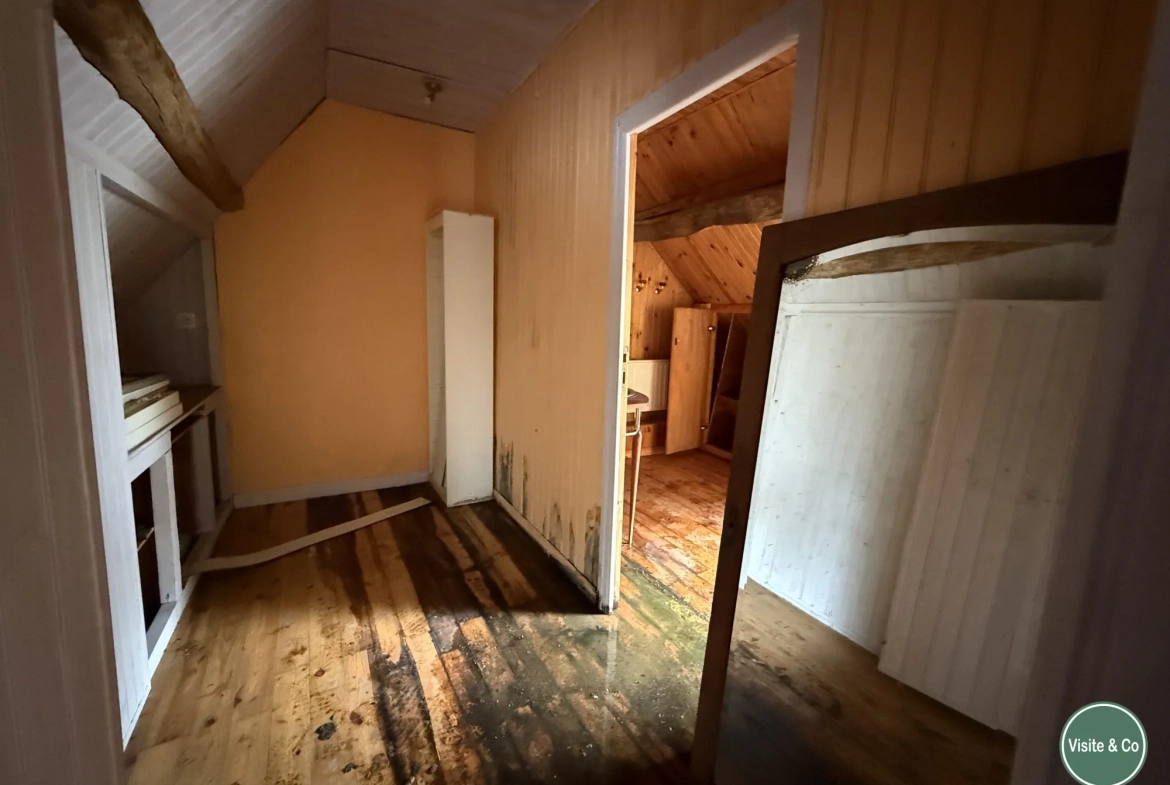 Maison à rénover à Putanges-le-Lac, cadre naturel privilégié avec terrain de 1177 m² 