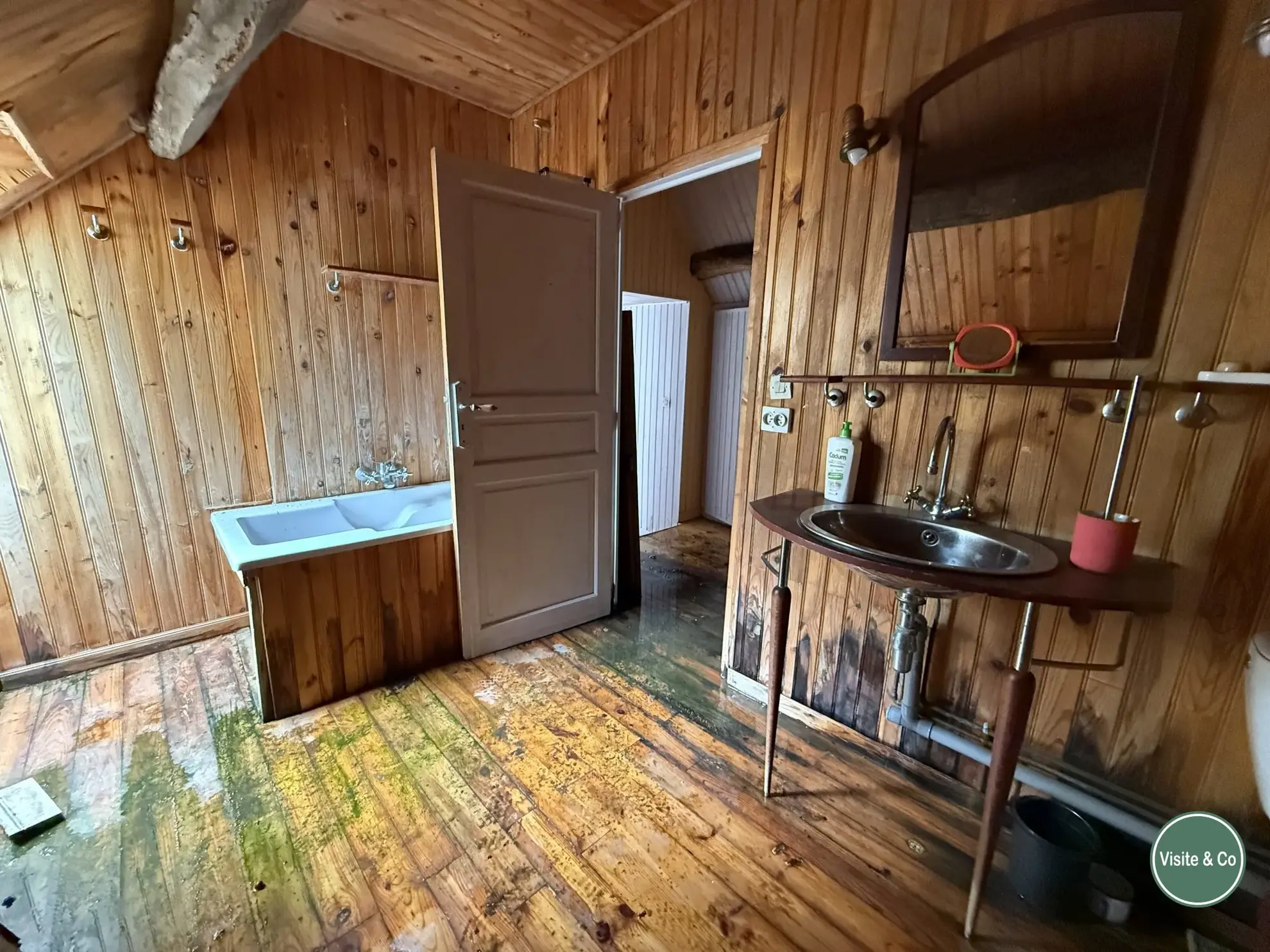 Maison à rénover à Putanges-le-Lac, cadre naturel privilégié avec terrain de 1177 m² 