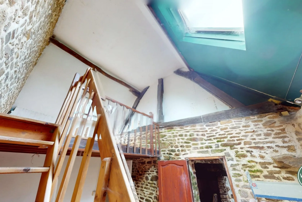 Maison à rénover à Putanges-le-Lac, cadre naturel privilégié avec terrain de 1177 m² 
