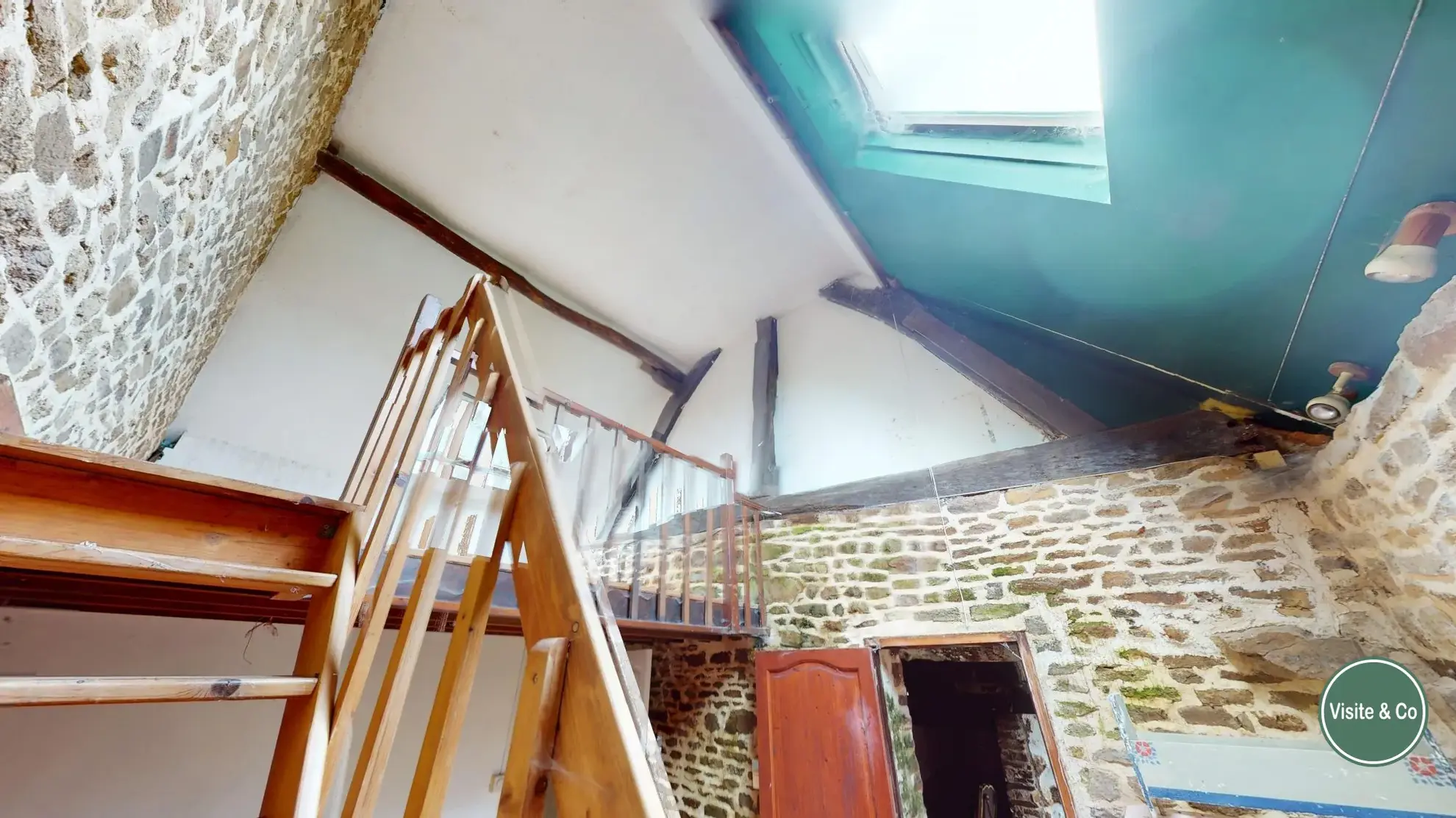 Maison à rénover à Putanges-le-Lac, cadre naturel privilégié avec terrain de 1177 m² 
