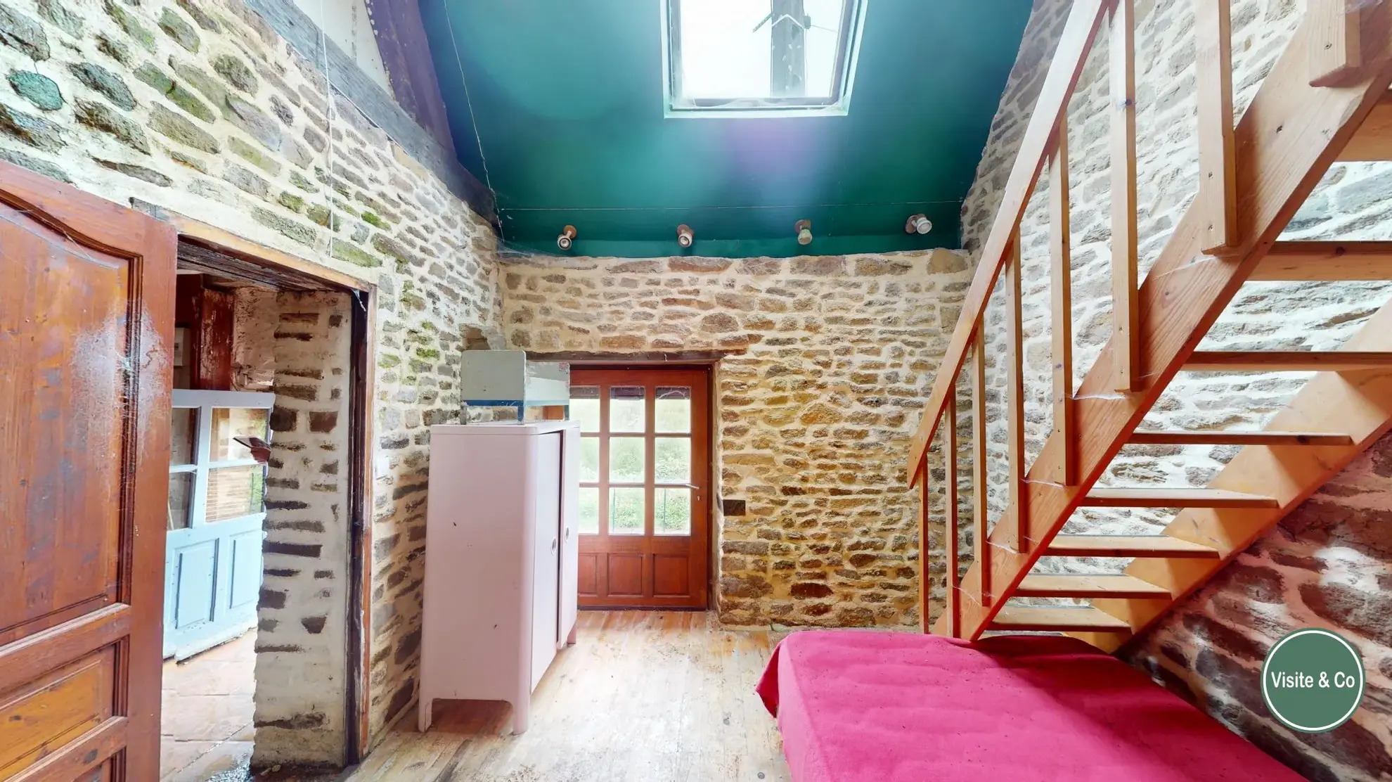 Maison à rénover à Putanges-le-Lac, cadre naturel privilégié avec terrain de 1177 m² 