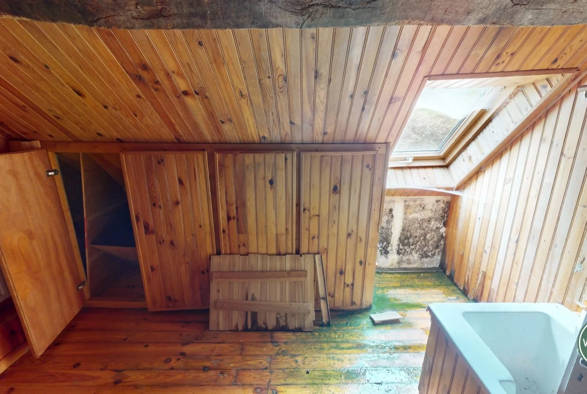 Maison à rénover à Putanges-le-Lac, cadre naturel privilégié avec terrain de 1177 m² 