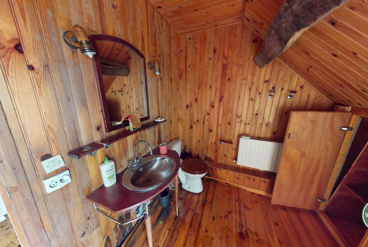 Maison à rénover à Putanges-le-Lac, cadre naturel privilégié avec terrain de 1177 m² 