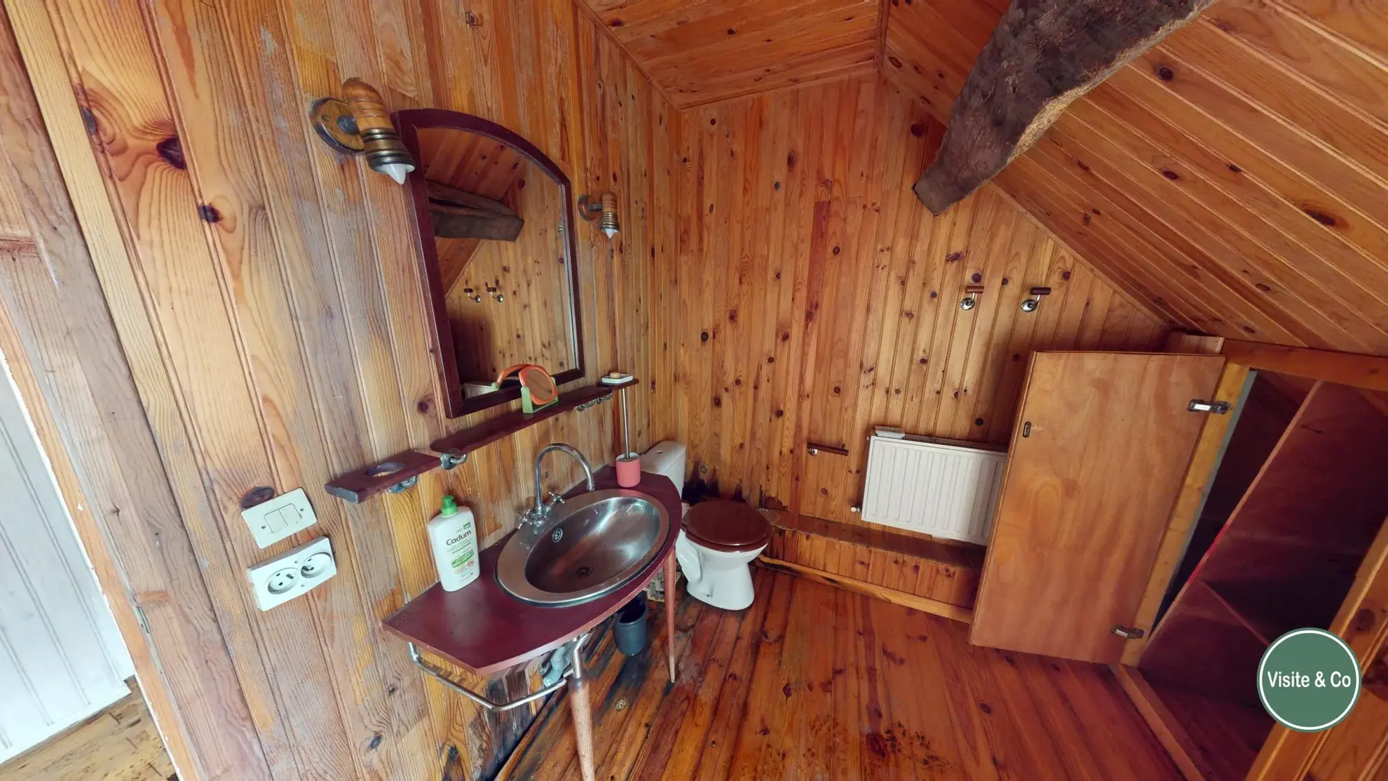 Maison à rénover à Putanges-le-Lac, cadre naturel privilégié avec terrain de 1177 m² 