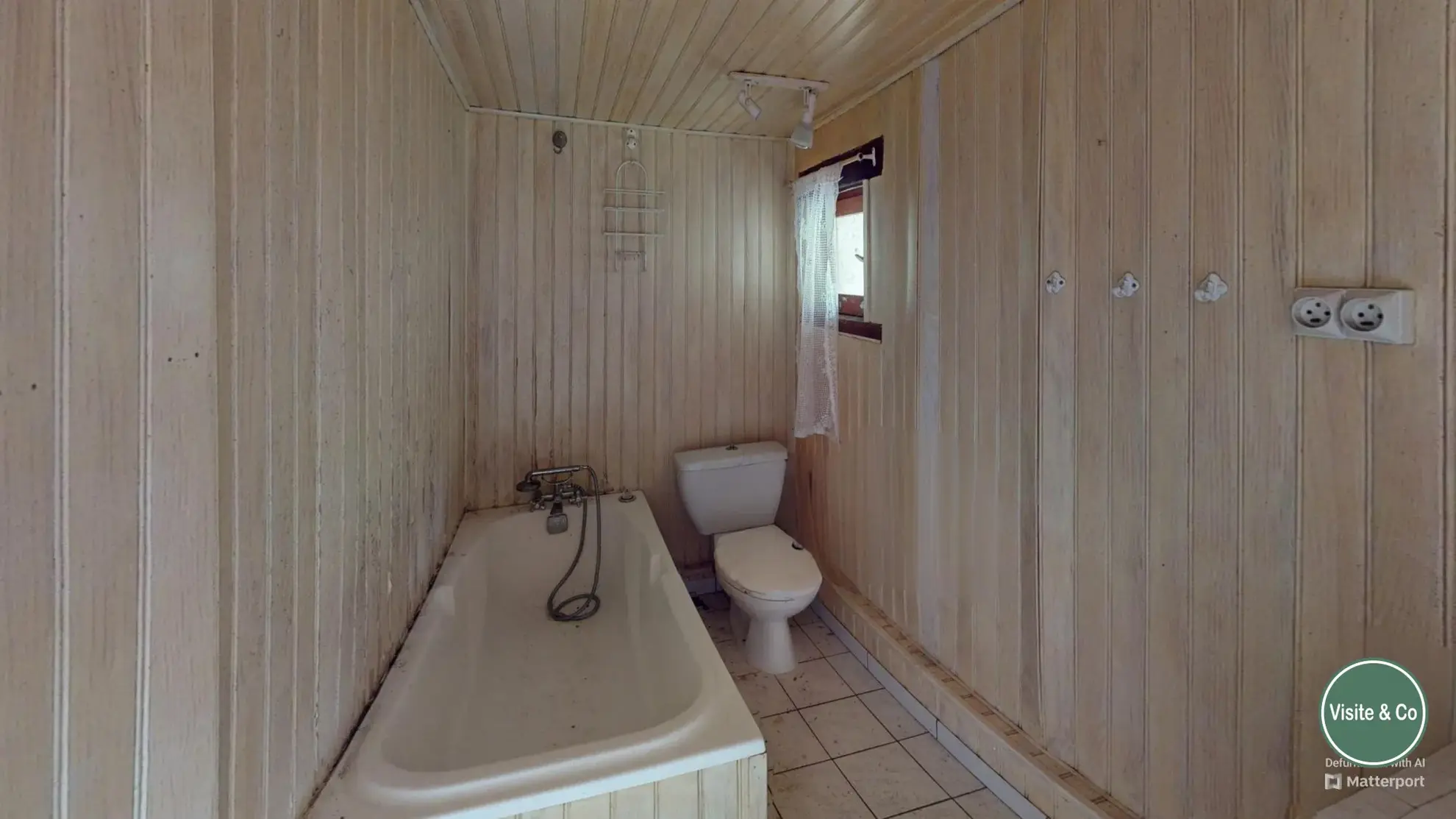 Maison à rénover à Putanges-le-Lac, cadre naturel privilégié avec terrain de 1177 m² 