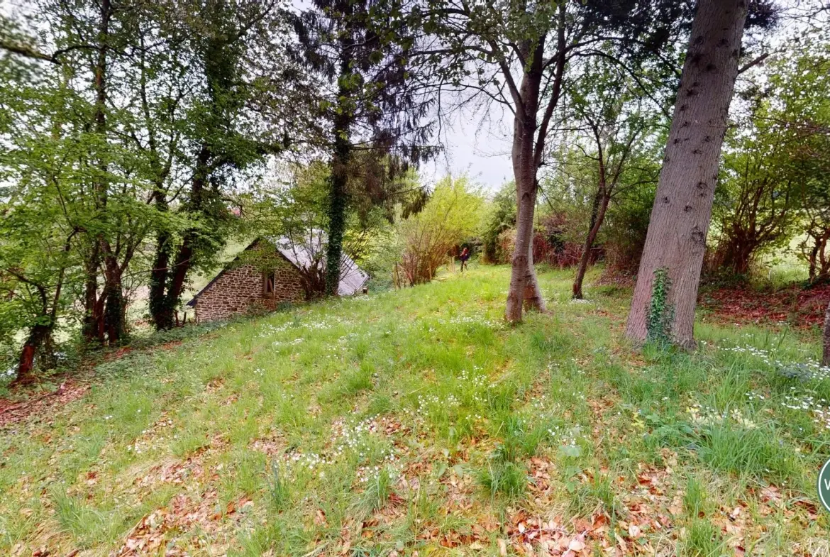 Maison à rénover à Putanges-le-Lac, cadre naturel privilégié avec terrain de 1177 m² 