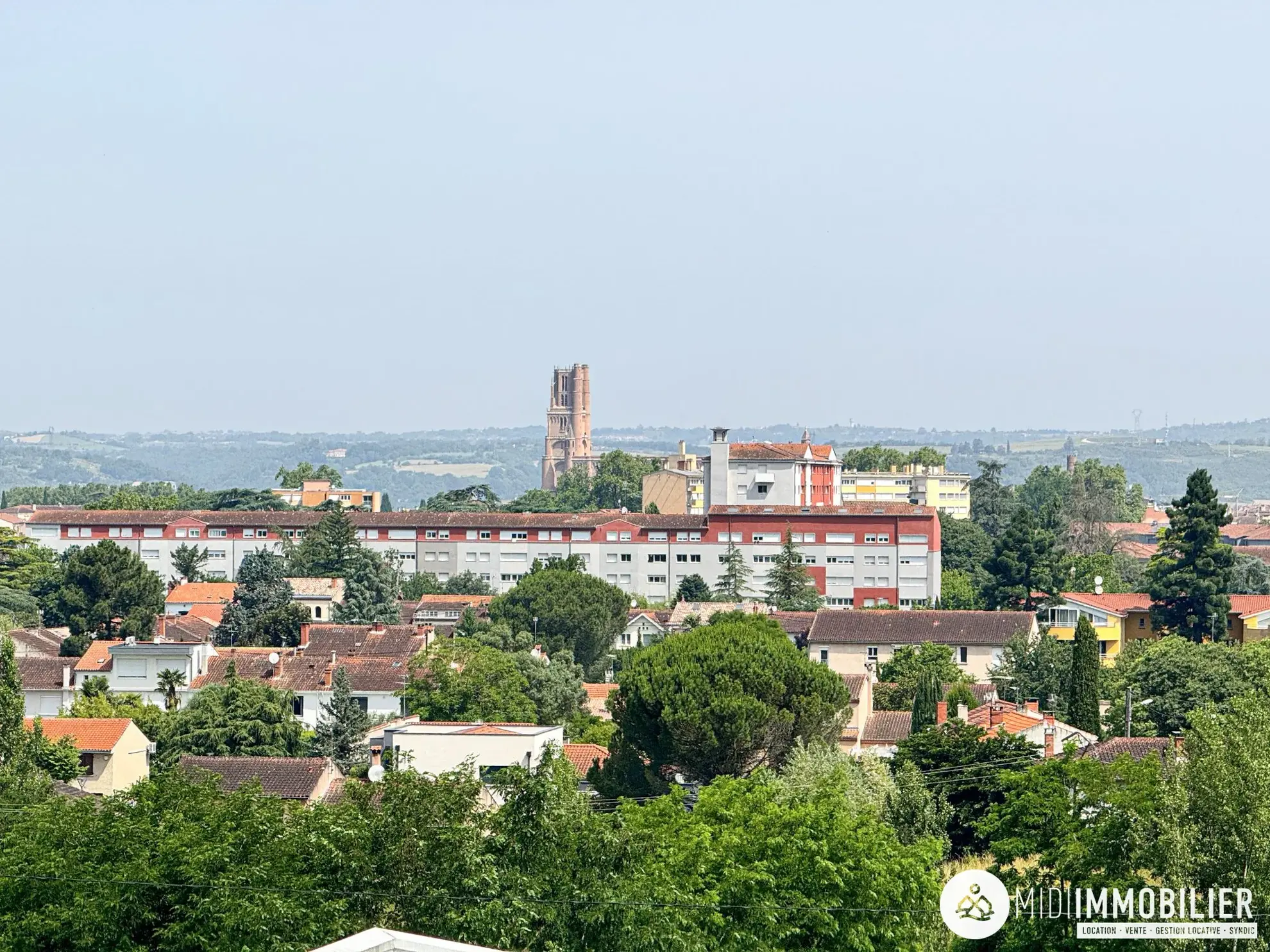 Acheter une grande maison divisée avec vue dégagée à Albi - Opportunité d'investissement 